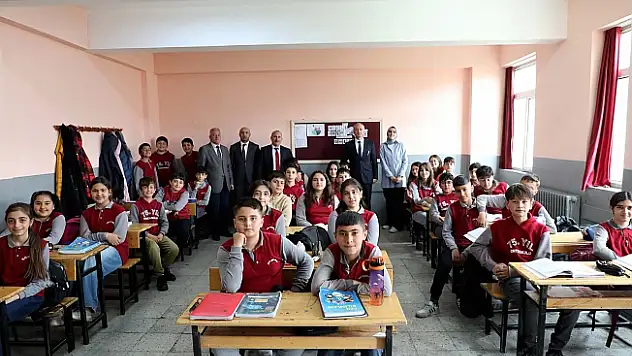 Ağrı Milli Eğitim Müdürü Kökrek'ten 6/A sınıfı öğrencilerine sinema müjdesi