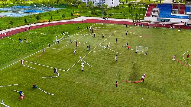 AİÇÜ'de Uçurtmalar Gökyüzü ile Buluştu