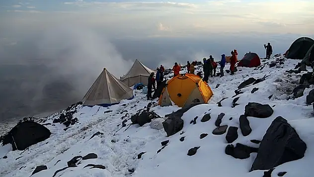 Ağrı Dağı'nda Tırmanış Yapan Dağcı Kalp Krizi Nedeniyle Hayatını Kaybetti