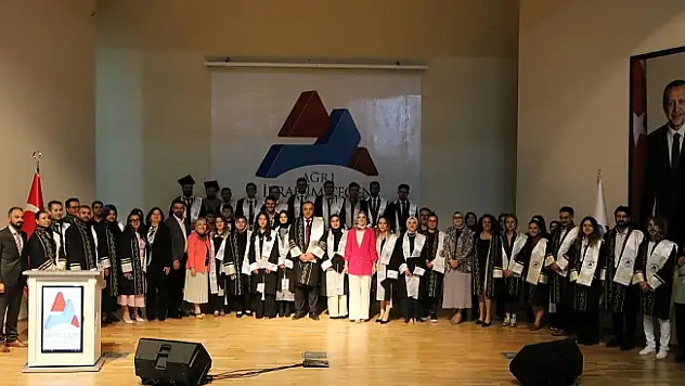 Ağrı İbrahim Çeçen Üniversitesi'nde Tıp Fakültesi Mezuniyet Coşkusu: Geleceğin Hekimleri Yemin Etti!