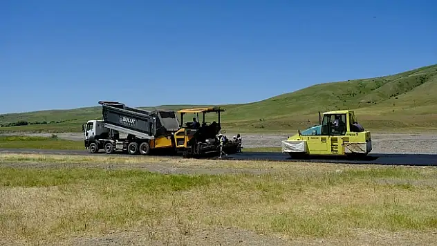 Ağrı'da Köy Yolları Asfaltla Buluştu! 15 Kilometrelik Yol Tamamlandı