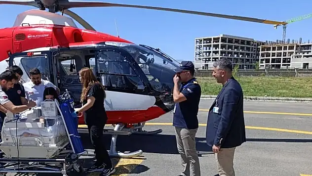 Ağrı'da Solunum Sıkıntısı Yaşayan Yenidoğan Bebek Helikopter Ambulansla Tatvan'a Sevk Edildi