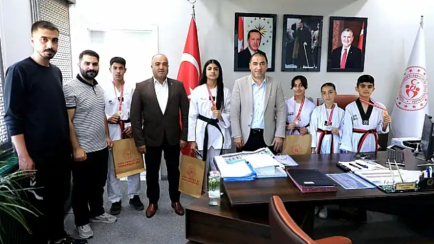 Ağrılı Taekwondocular Şanlıurfa'dan Madalyalarla Döndü: İl Müdürü Ahmet Çelebi Sporcuları Kabul Etti