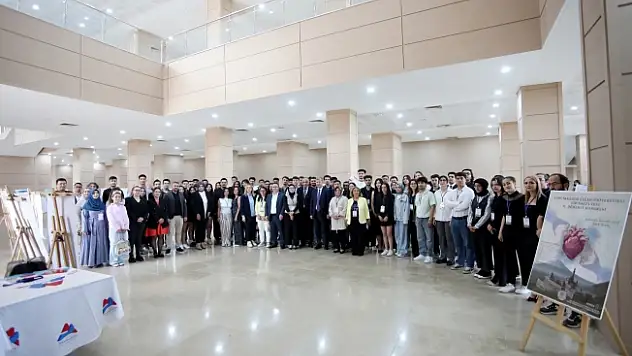AİÇÜ Tıp Fakültesi 2'inci Öğrenci Kongresi Geleceğin Sağlık Profesyonellerini Buluşturdu