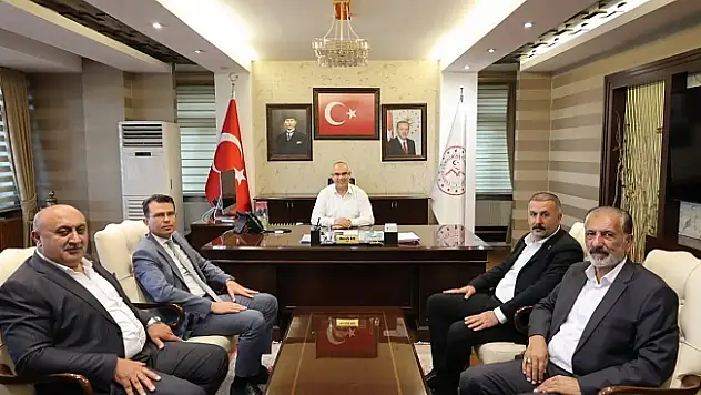 Tutak Belediye Başkanı Fevzi Sayan, Vali Mustafa Koç'u Ziyaret Etti
