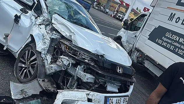Ağrı'da Hayvan Borsası Yakınında Trafik Kazası: 4 Yaralı