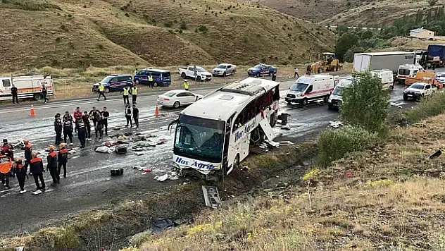 Ağrı'dan İzmir'e Giden Otobüs Kazasında 4 Kişi Hayatını Kaybetti: Kimlikler Belli Oldu