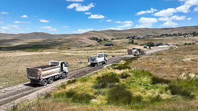 Ağrı İl Özel İdaresi'nden Kırsala Müjdeli Haber: Uzunveli-Boztoprak Yolu Yenileniyor!