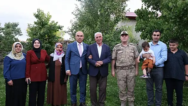 Ağrı Valisi Mustafa Koç'tan Şehit Bülent Afşin'in Ailesine Anlamlı Ziyaret