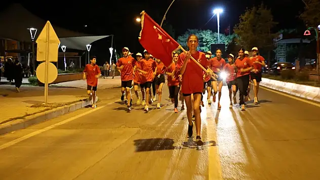 Ağrı'da 15 Temmuz Ruhu 'Sancak Koşusu' ile yeninden canlandı!