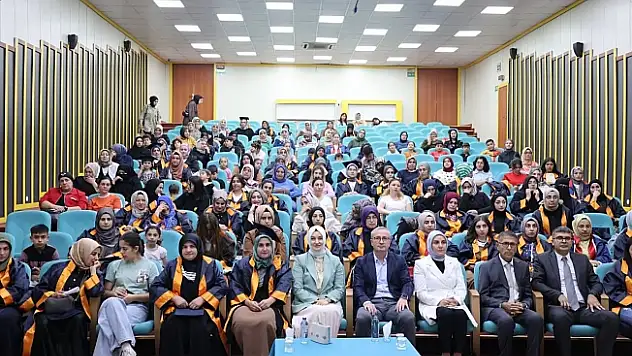 Ağrı'da Anne Akademisi Mezuniyet Töreni Gerçekleştirildi