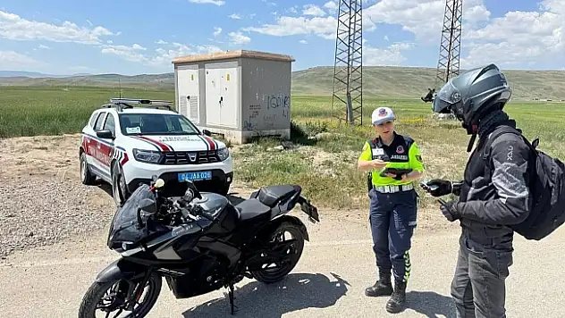 Ağrı'da Jandarmadan Trafik Denetimi: 89 Sürücüye Ceza, 27 Araç Men Edildi