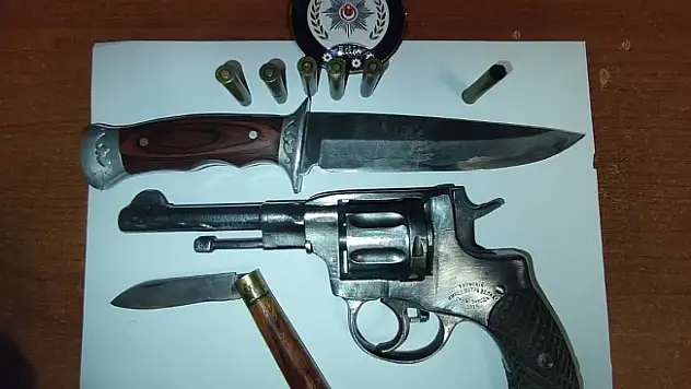 Ağrı'da Kardeşler Arasında Silahlı Kavga: Ruhsatsız Tabanca Ele Geçirildi