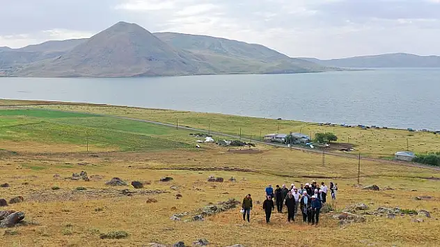 AİÇÜ'den 15 Temmuz'a Anlamlı Anma: Balık Gölü'nde Zirve Tırmanışı