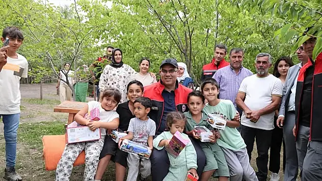 Vali Koç, Ağrı Dağı Eteklerinde Kayısı Hasadına Katıldı!