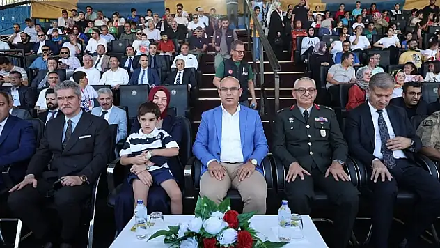Ağrı'da 30 Ağustos Zafer Bayramı Coşkusu: Valilik Protokolü Konserde