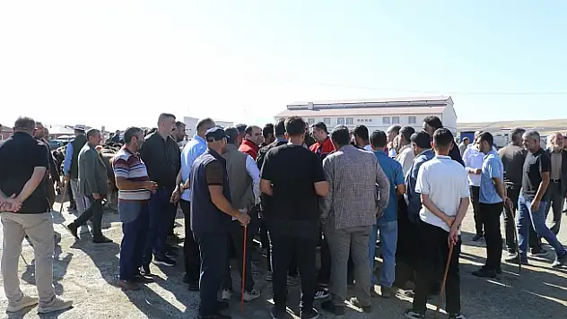 Ağrı'da Canlı Hayvan Borsası Yeniden Faaliyete Geçti