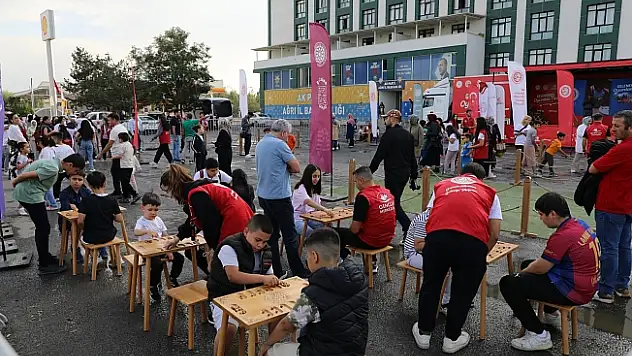 Ağrı'da Geleneksel Oyunlar Tırı Çocuklarla Buluştu