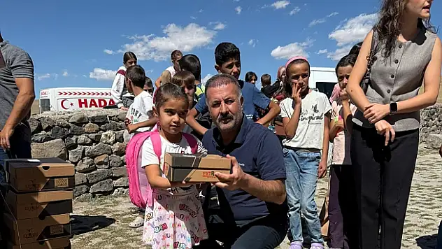Tutak Belediye Başkanı Fevzi Sayan'dan Dönertaş Köyü İlkokulu'na Ziyaret