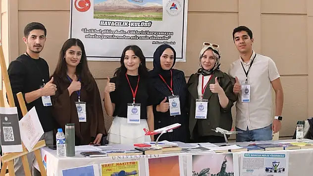 AİÇÜ'de Öğrenci Kulüpleri Tanıtım Stantları Açıldı