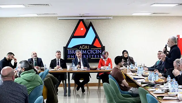 AİÇÜ Rektörü Gülçin, 10 Ocak Çalışan Gazeteciler Günü'nde Basın Mensuplarıyla Buluştu