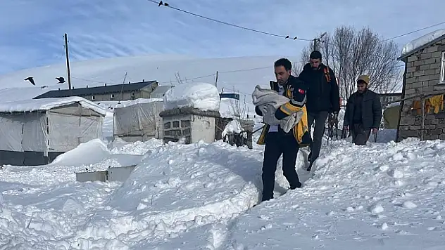 Eleşkirt'te Evde Doğum: Minik Kader Dünyaya Geldi
