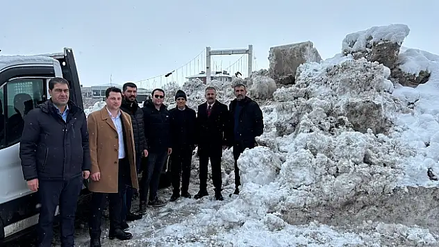 Tutak'ta Karla Mücadele Çalışmaları Aralıksız Sürüyor