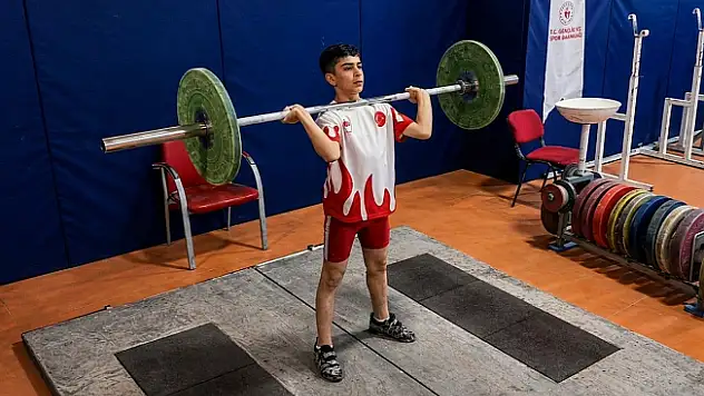 12 Yaşındaki Osman Oğur'dan Türkiye Şampiyonluğu