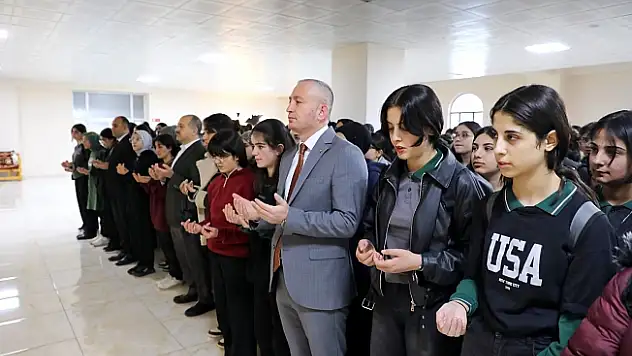 Ağrı'da dersler dua ile başladı