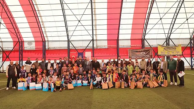 Ağrı'da minikler futbol turnuvası tamamlandı