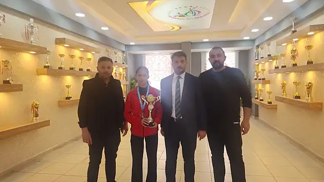 Ağrılı atlet Eda Akdeniz, Türkiye şampiyonu oldu