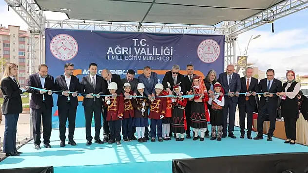 Ağrı'da 'Bilim Dolu Günler Bilim Şenliği' başladı
