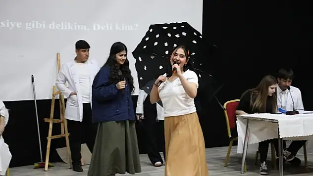 Ağrı'da İngilizce tiyatro ve münazara etkinliği düzenlendi