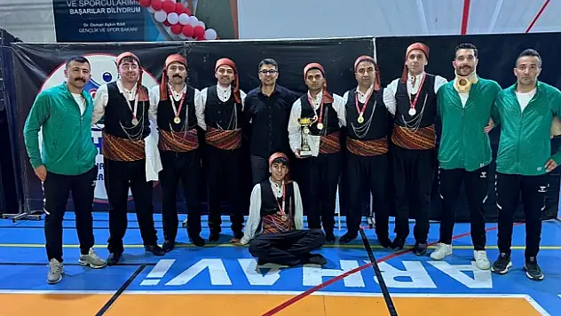 Ağrı ekibi halk oyunlarında bölge birincisi oldu