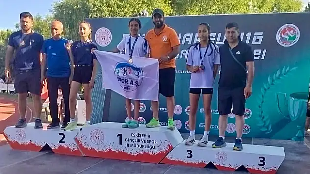 Ağrı'nın Yıldız Kızları Türkiye Şampiyonası'ndan Çifte Madalyayla Döndü