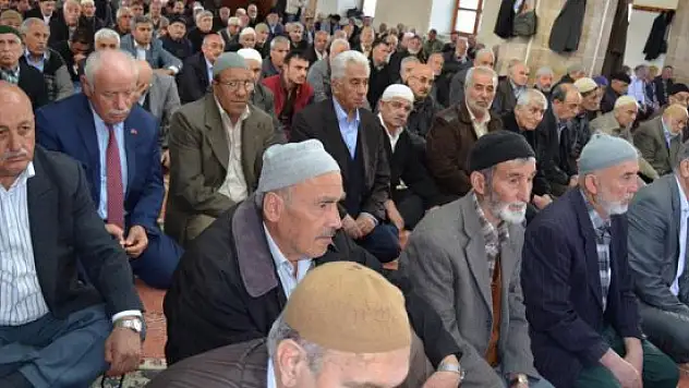 8. Cumhurbaşkanı Özal ve 'Hamido' için mevlit okutuldu