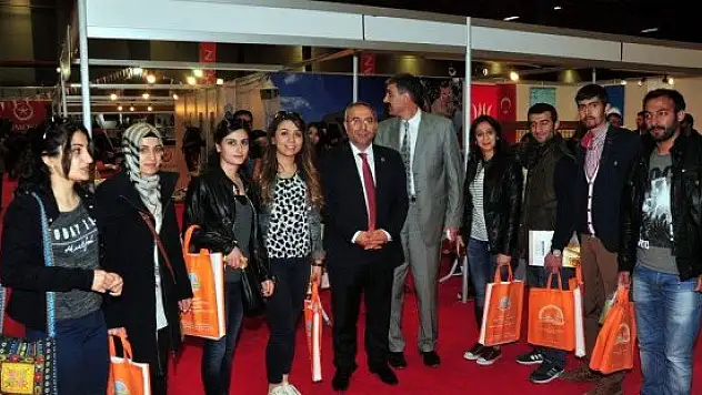 Rektör Battal, Doğu Anadolu Tarım Hayvancılık ve Gıda Fuarı'nı ziyaret etti