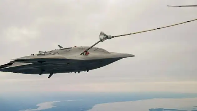 İnsansız hava aracı X-47B havada yakıt ikmali yaptı