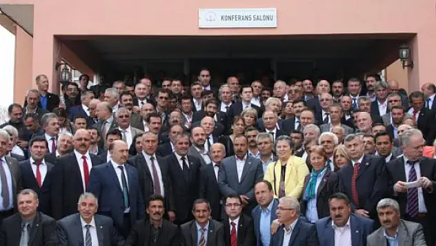 Eski İçişleri Bakanı Ala, muhtarlarla bir araya geldi