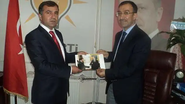 Ak Parti Ağrı Milletvekili Or. Dr. M. Kerim Yıldız Ak Parti Ağrı İl Başkanı Av. Abbas Aydın a Tebrik Ziyareti
