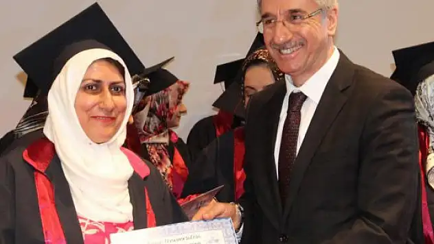 Bu kez anneler kep fırlattı