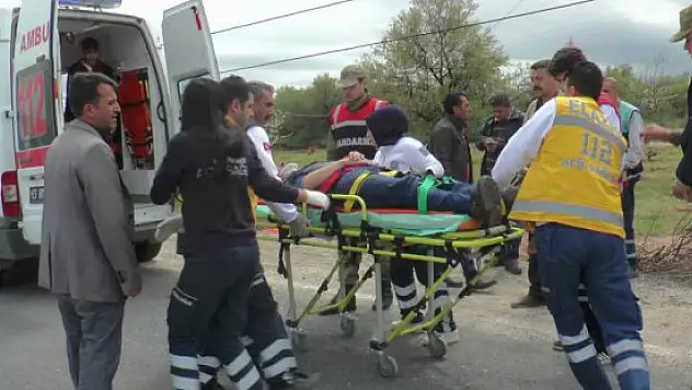 İşçileri taşıyan kamyonet direğe çarptı: 7 yaralı