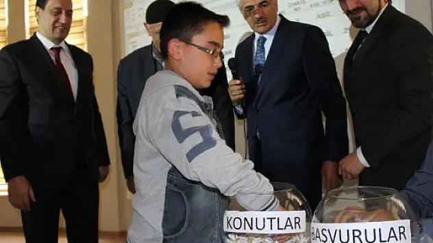 Erzincan'da toplu konut kura çekimi