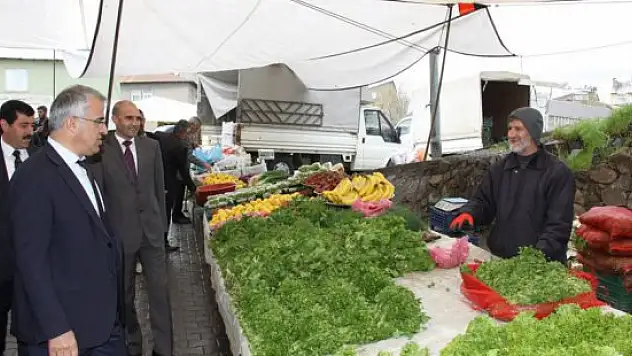 Başkan Barakazi'den pazar esnafına ziyaret