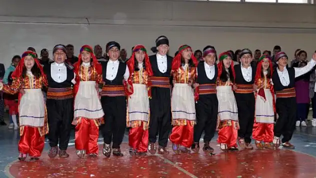 Tunceli'nin Ovacık ilçesinde 23 Nisan Ulusal Egemenlik ve Çocuk Bayramı