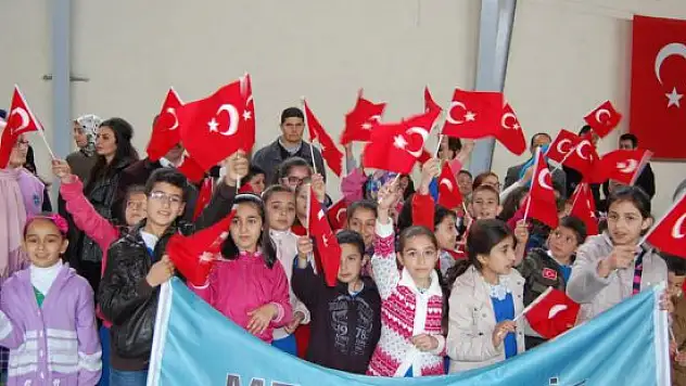 Malatya'nın Arapgir, Darende ve Arguvan ilçelerinde 23 Nisan Ulusal Egemenlik ve Çocuk Bayramı
