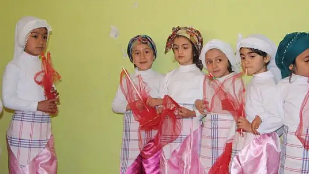 Bingöl'ün Karlıova ilçesinde 23 Nisan Ulusal Egemenlik ve Çocuk Bayramı