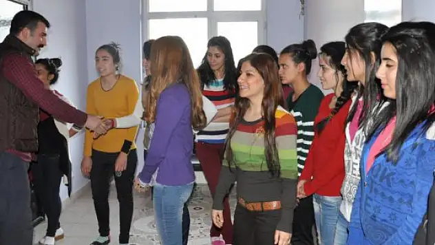 Arguvan Kaymakamı Yosunkaya'dan kız öğrenci yurduna ziyaret