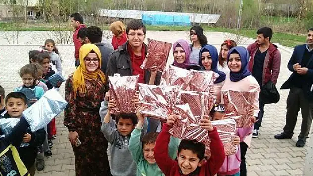 BÜ Sosyoloji Kulübü öğrencilerinden kırtasiye yardımı