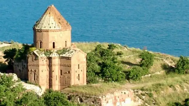 Akdamar Kilisesi'nin UNESCO Dünya Mirası Geçici Listesi'ne girmesi